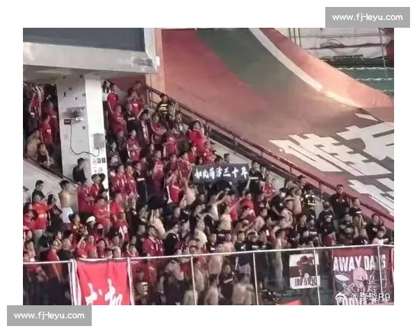 成都球迷 苟活 30 年 争议升级！从横幅到涂鸦，地域对立何时休？