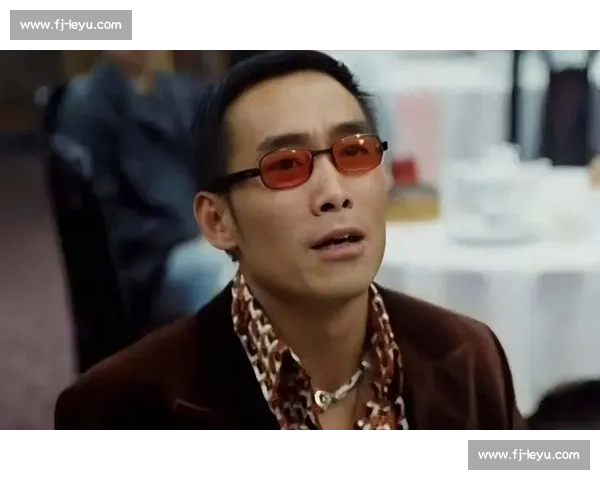 司徒浩南重出江湖！郑浩南香港街头再现经典造型，网友：青春回来了