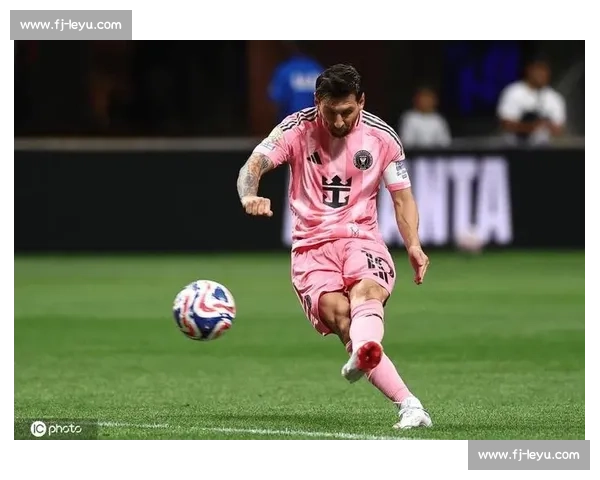 梅西神级传球 + 任意球制胜!世俱杯队友屡失良机 37 岁球王仍能一己之力改写比赛 梅西神级传球 + 任意球制胜!世俱杯队友屡失良机 37 岁球王仍能一己之力改写比赛